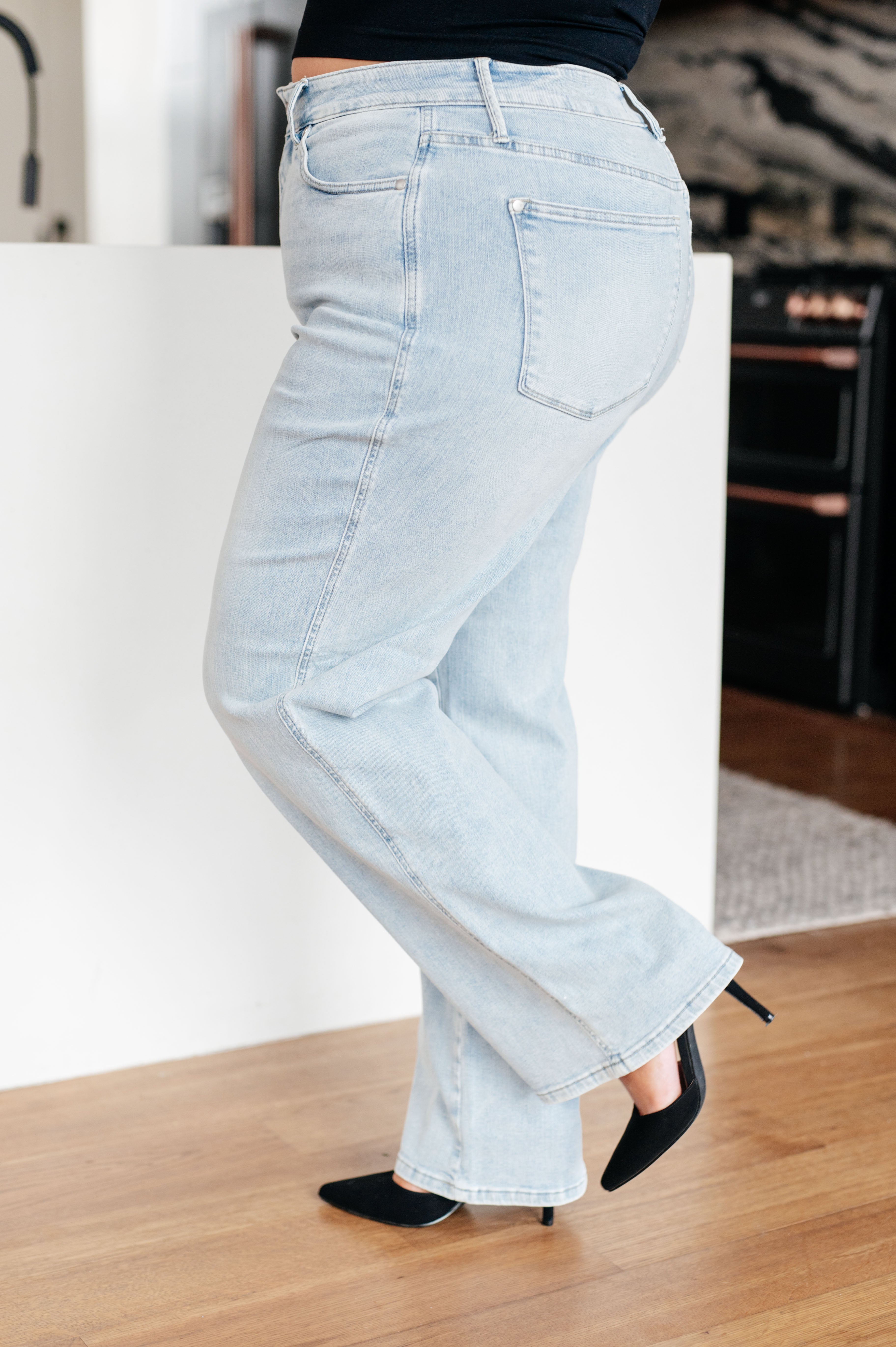 Brooke High Rise Control Top Vintage Wash Straight Jeans - Lola Cerina Boutique