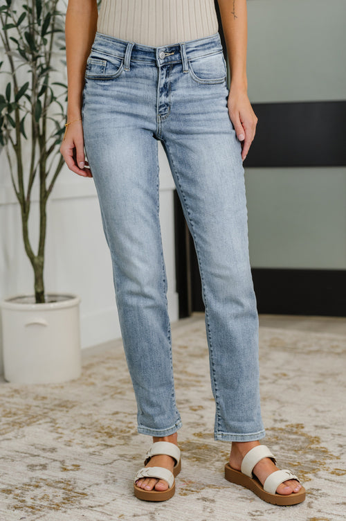 Judy Blue | Mallory Mid Rise Bleach Wash Boyfriend Jeans