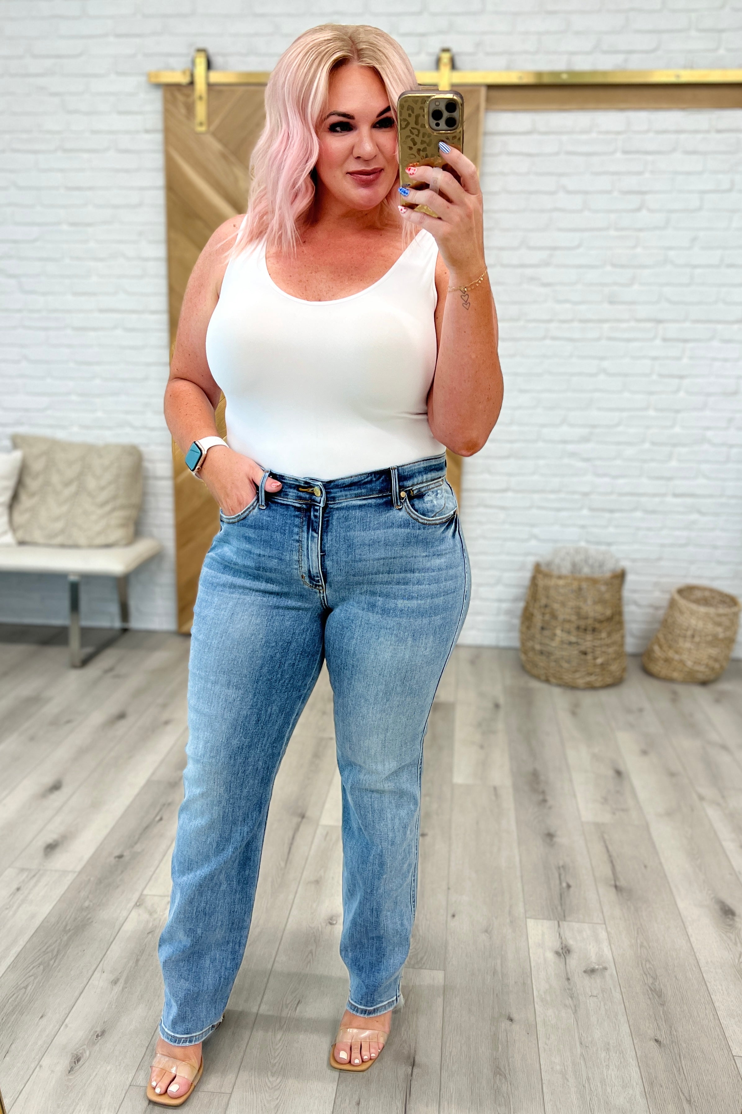 Quinn Mid Rise Cell Phone Pocket Dad Jeans - Lola Cerina Boutique