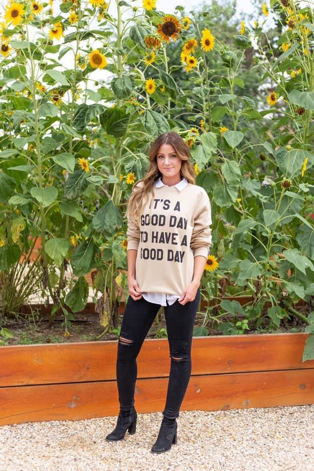 Graphic Sweatshirt - Good Day - Lola Cerina Boutique