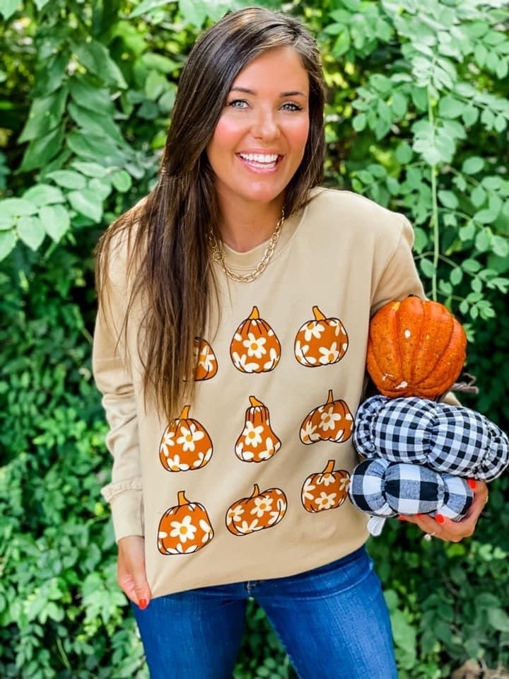 PREORDER TODAY ONLY - Graphic Sweatshirt - Daisy Pumpkins - Lola Cerina Boutique