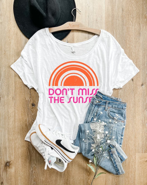 Graphic Boatneck Tee - Don’t Miss the Sunset - White - Lola Cerina Boutique